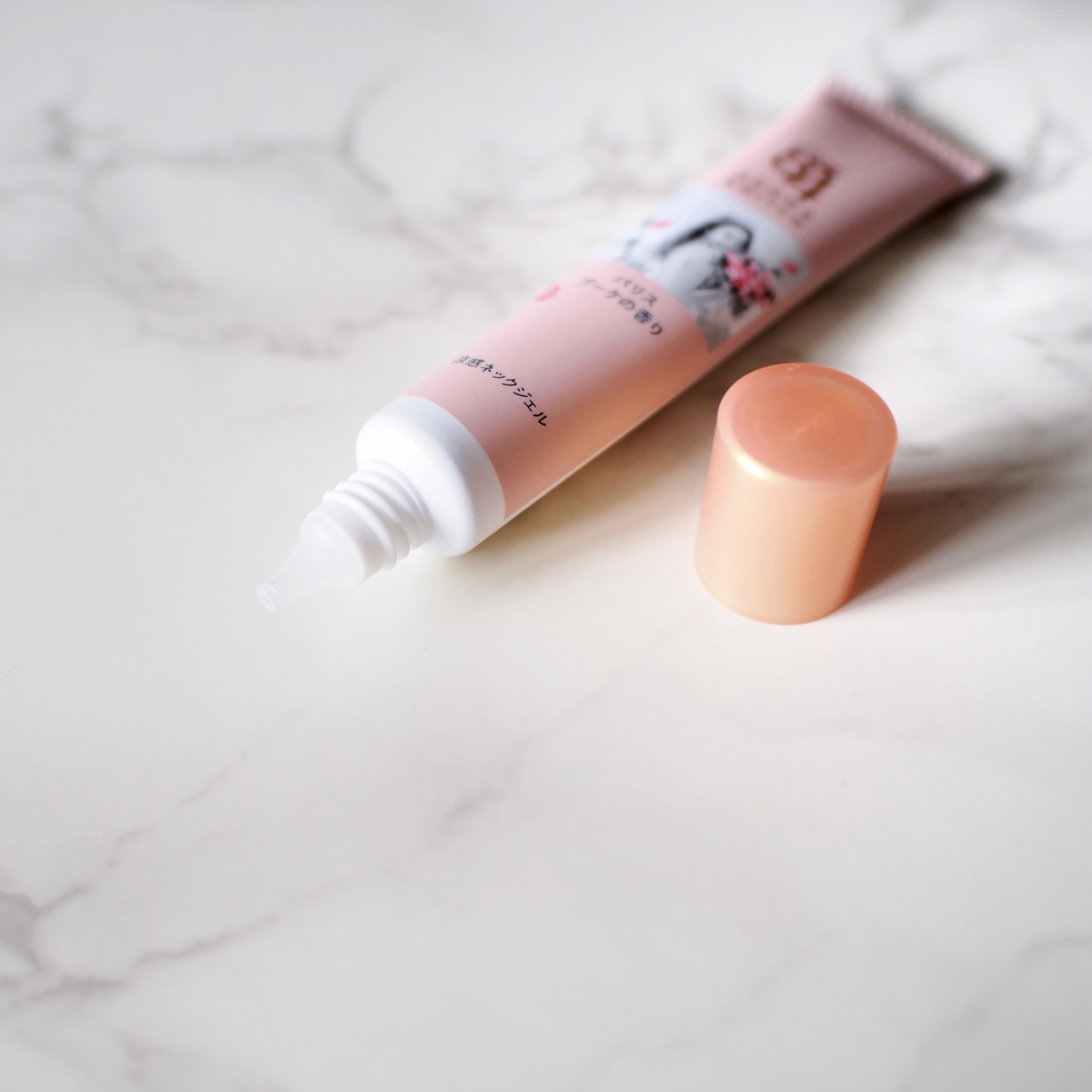 8x4 アロマスイッチ 涼感ネックジェル パリスブーケの香り/８ｘ４/デオドラント・制汗剤を使ったクチコミ（2枚目）