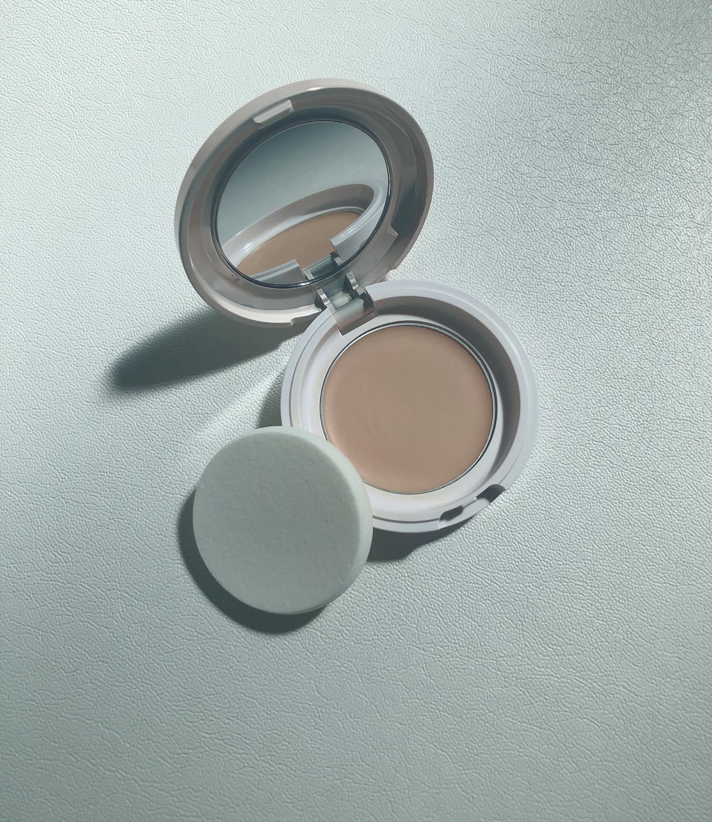 リズムシームレスウェア 01 ライトベージュ/TWANY/化粧下地を使ったクチコミ（3枚目）