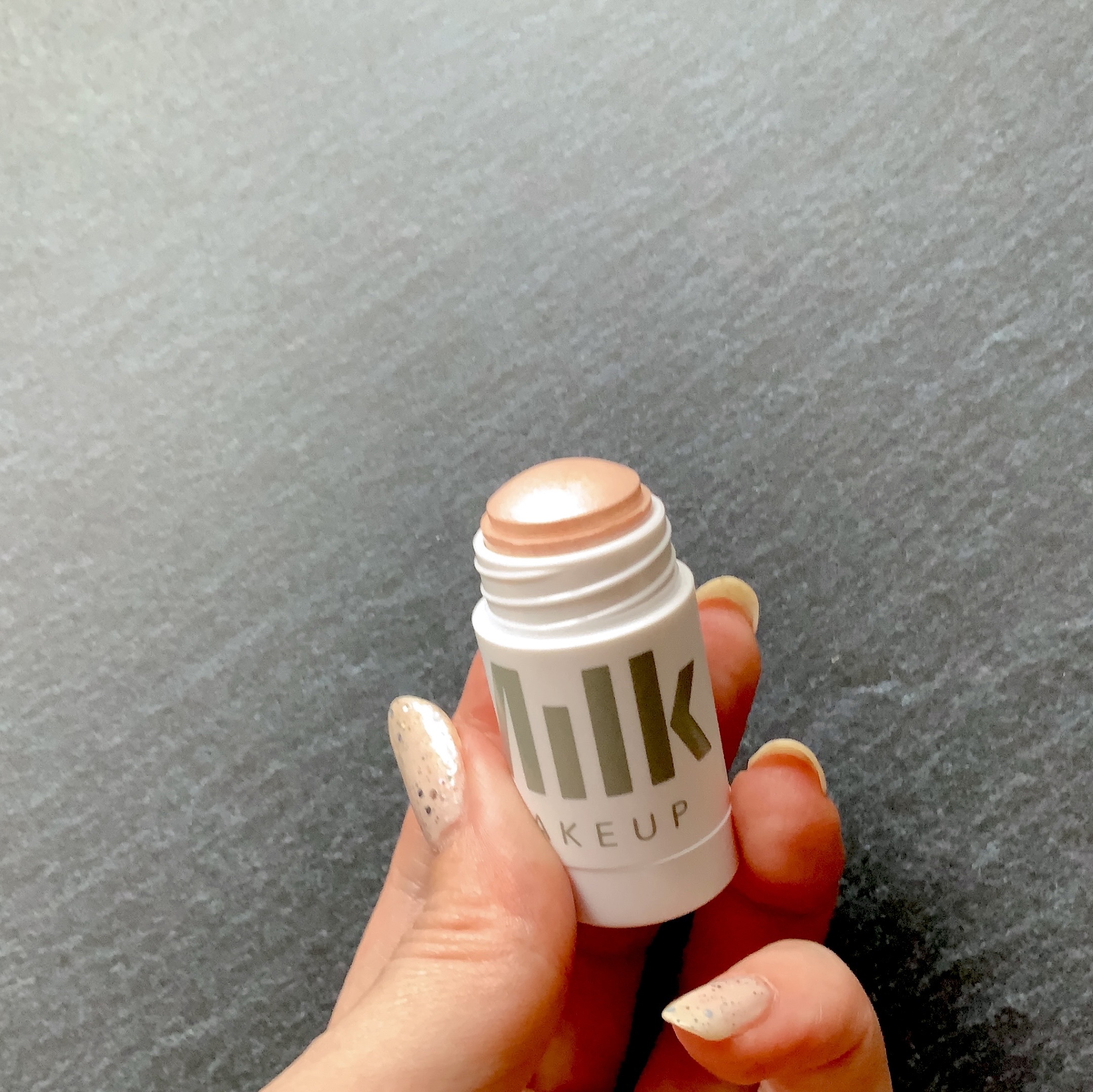 cream highlighter stick/Milk MAKEUP/スティックハイライトを使ったクチコミ（2枚目）