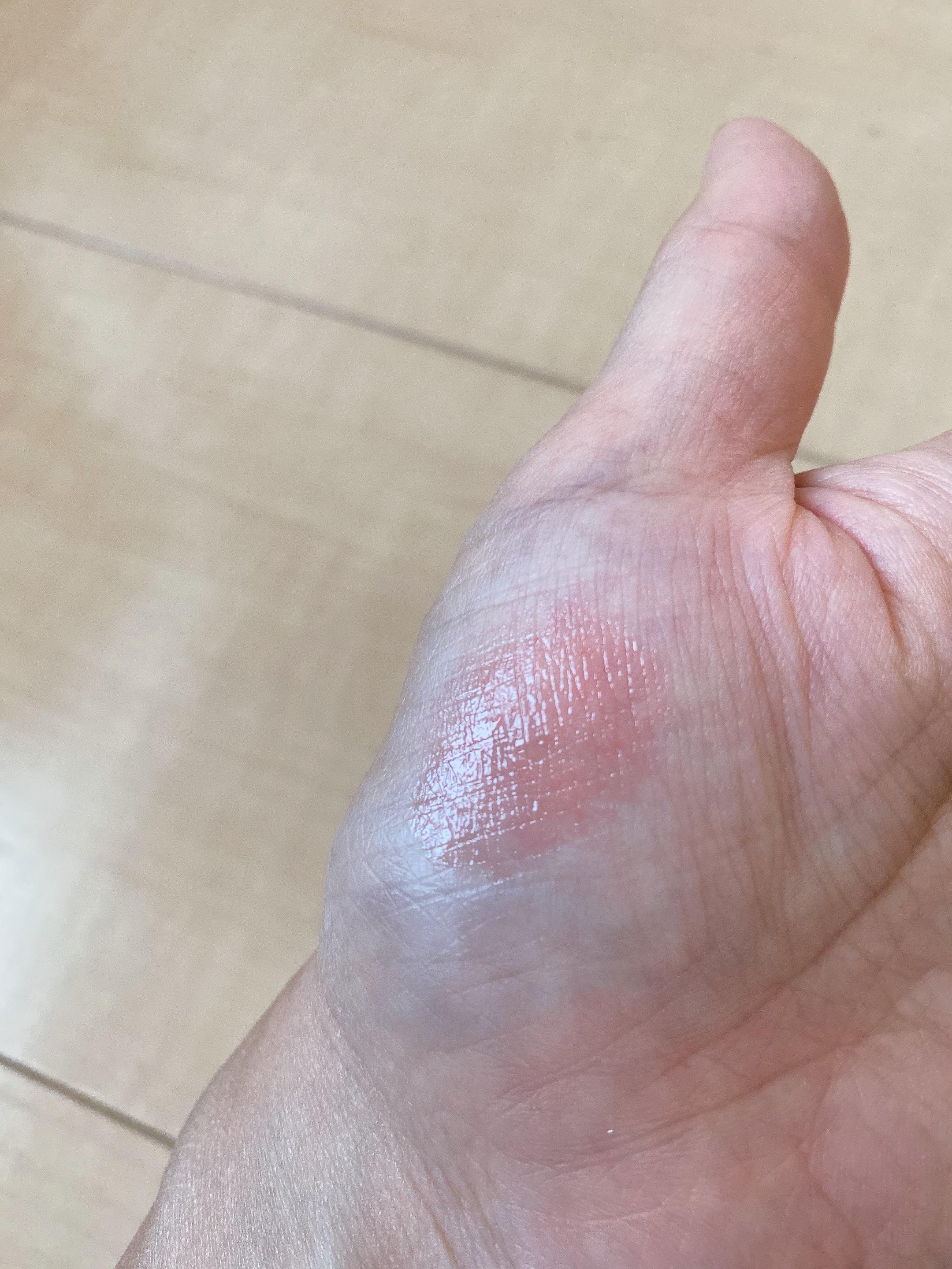 レブロン キス グロウ バーム N 002	ピオニー グロウ/REVLON/口紅を使ったクチコミ（3枚目）