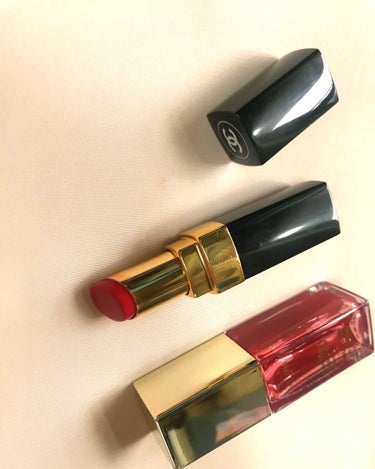 

○シャネル  ルージュココシャイン  124  ルージュルミエール




シャネルの赤リップです💄！
とってもかわいい色で一年中通して使えると思います♩
テクスチャーは柔らかめで発色もとてもく、つ