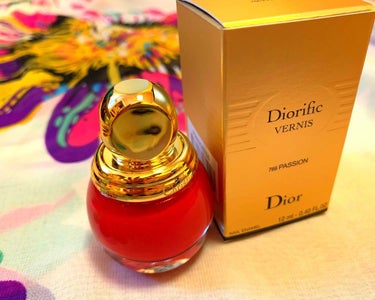 Diorのオンラインブティックで、ネイルポリッシュを購入しました。

【Dior ヴェルニ ディオリフィック (クリスマス ルック 2019 限定品)​ネイル エナメル】766パッション

普段はネイル