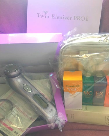 EBiS化粧品 ツインエレナイザーPRO IIのクチコミ「人生初美顔器デビュー！！
ツインエレナイザーPROⅡ届きましたー！
セットでいっぱい化粧品がつ.....」（1枚目）