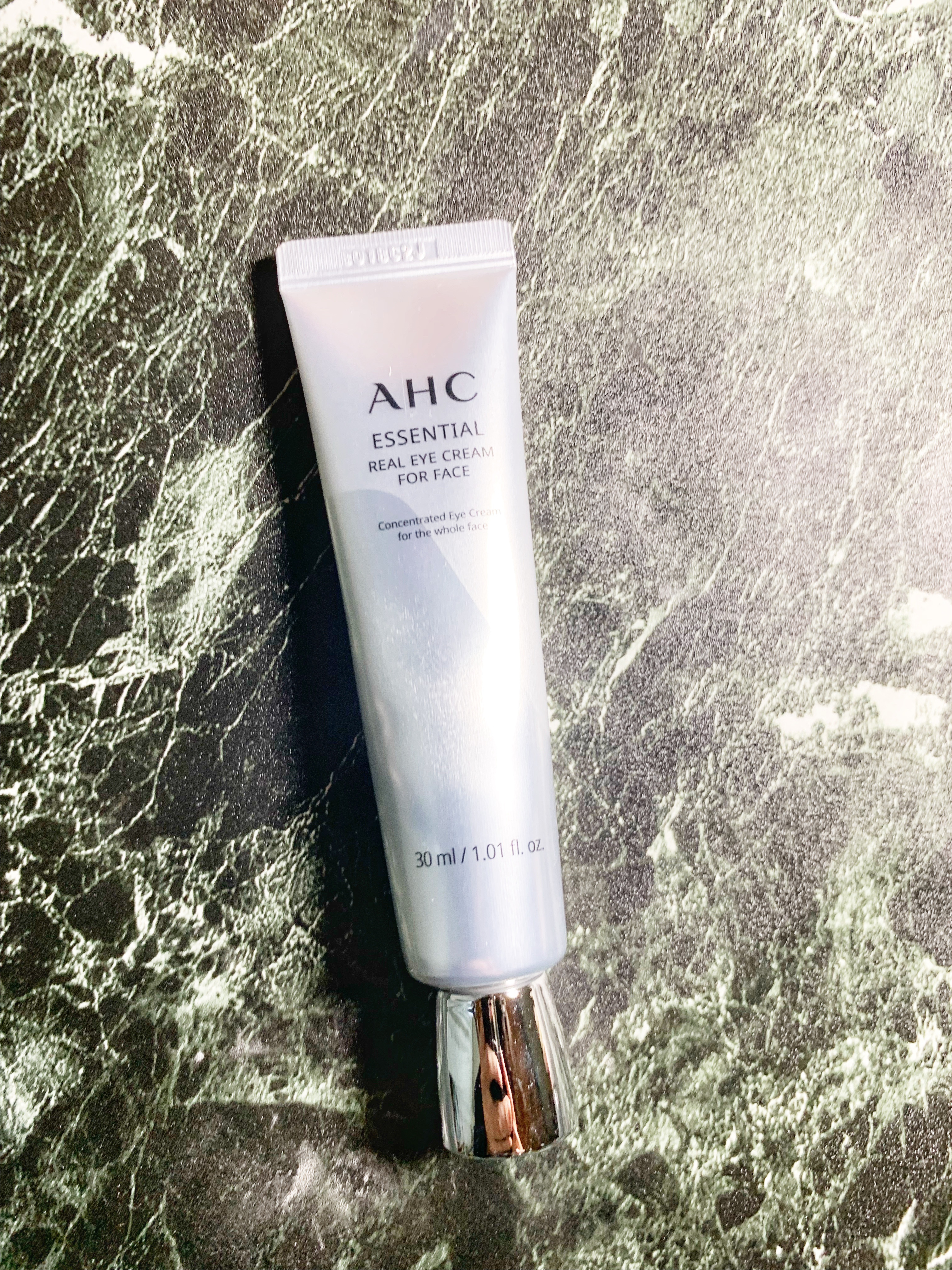 エッセンシャル リアル アイクリーム フォーフェイス/AHC/アイケア・アイクリームを使ったクチコミ（1枚目）