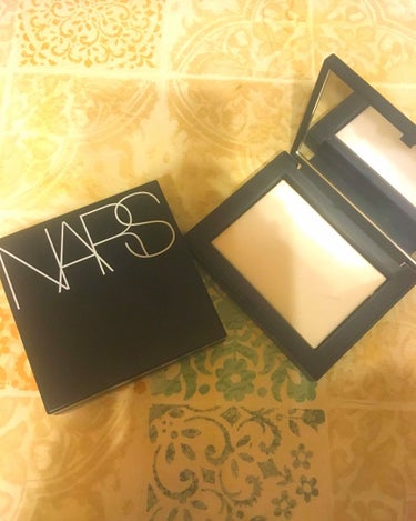 ライトリフレクティングセッティングパウダー　プレスト　N/NARS/プレストパウダーを使ったクチコミ（1枚目）