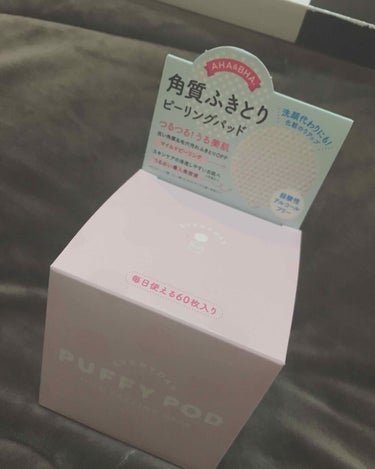 PUFFY POD/マイルドピーリングパッド



🌼ポイント🌼
・表面に凹凸がついて、角質をとるのに役立つらしいです！裏面はパッドに含まれた美容液を染み込ませる用😌
・朝は洗顔代わりに、夜は洗顔後のス