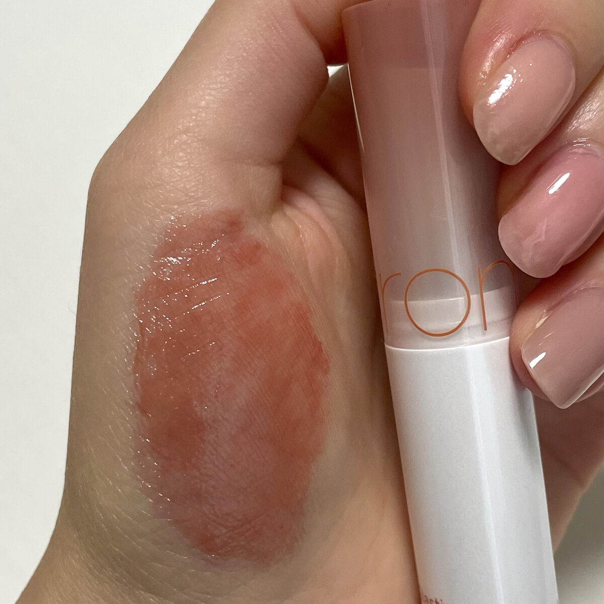 グラスティングメルティングバーム/rom&nd/リップバームを使ったクチコミ（2枚目）