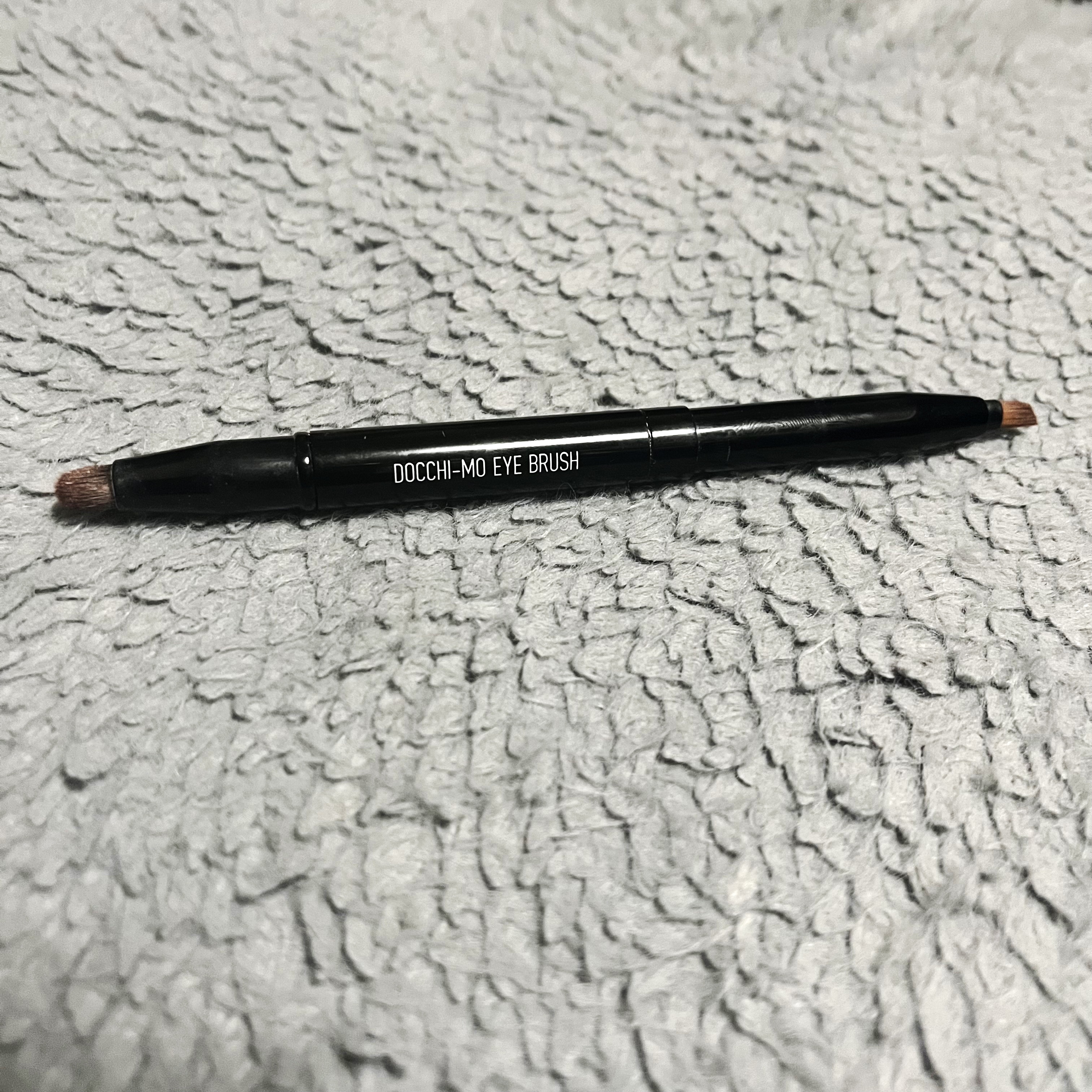 貝印 Docchi-mo Brush for Eyeのクチコミ「【持ち歩きに便利】ブラシ2種類が1本に！貝印 Docchi-mo Brush for Eyeで.....」（2枚目）