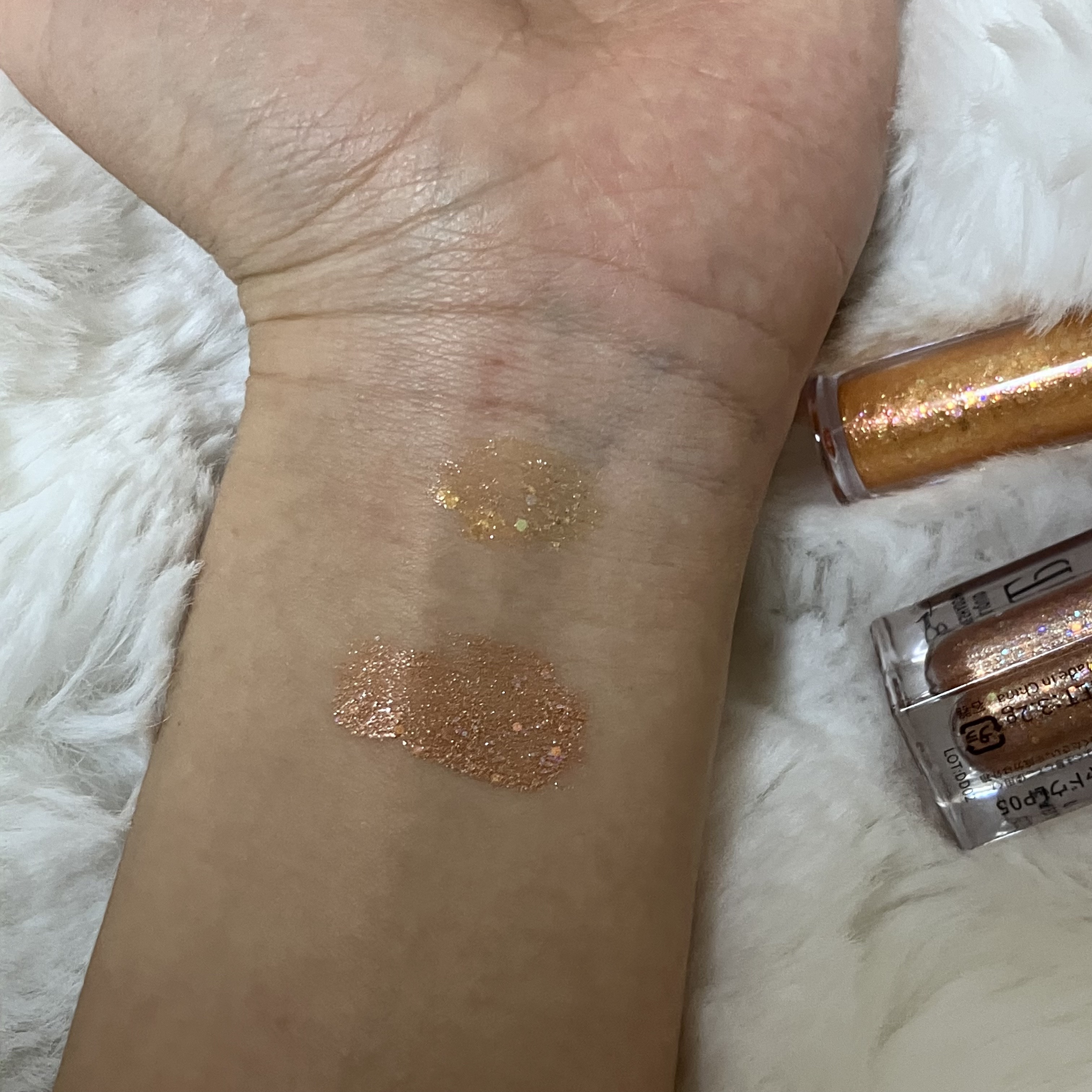 シュガー トゥインクル リキッド グリッター/PERIPERA/グリッターを使ったクチコミ（3枚目）