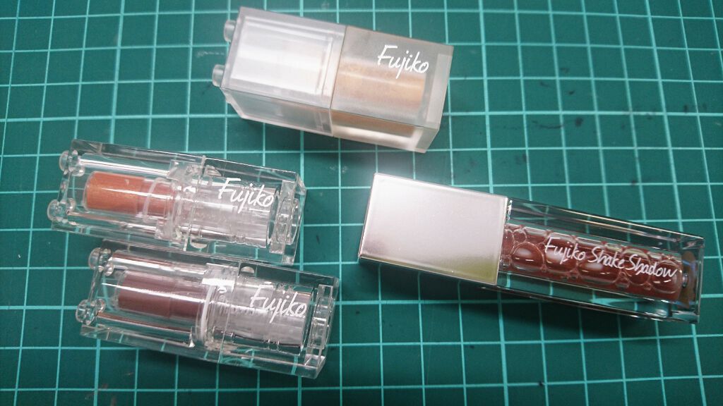 ミニエアリーディップパウダー/Fujiko/単色アイシャドウを使ったクチコミ（1枚目）