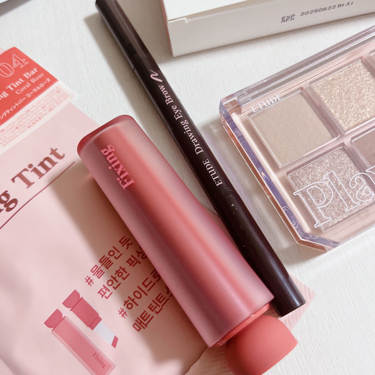 フィクシングティントバー コーラルローズ/ETUDE/リップティントを使ったクチコミ（3枚目）