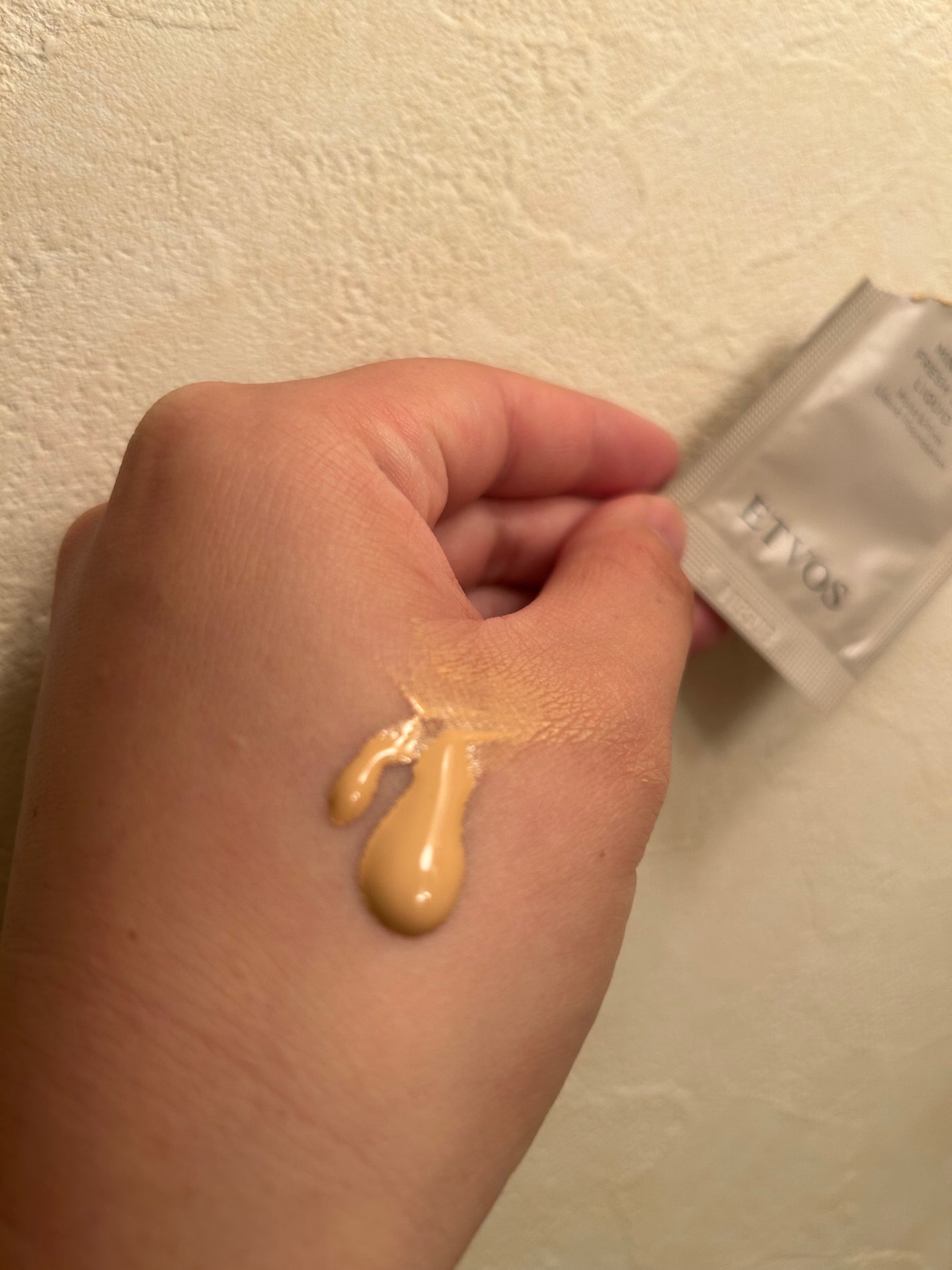 ミネラルフレッシュスキンリキッド/エトヴォス/リキッドファンデーションを使ったクチコミ(2枚目)