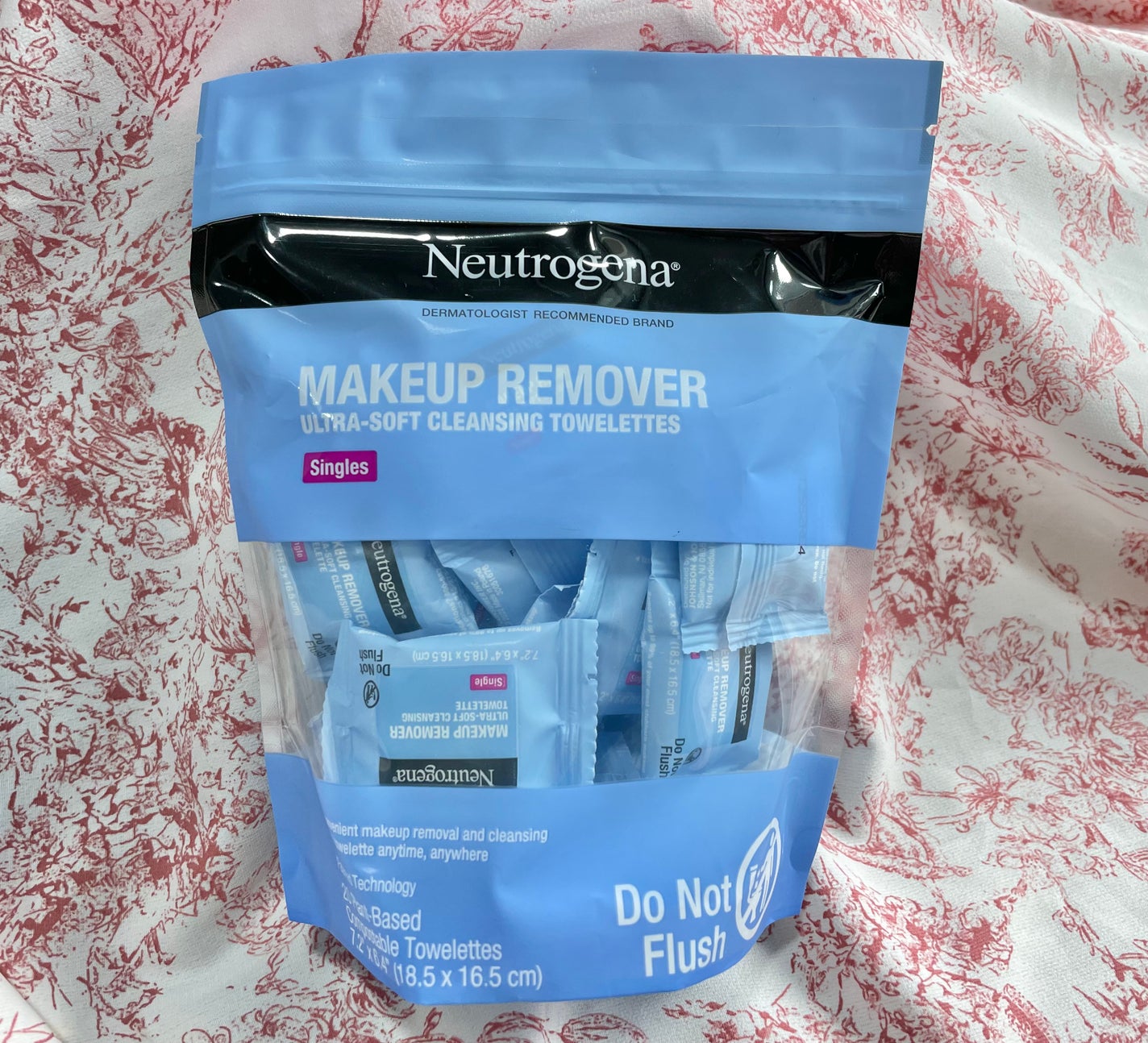 メイクアップリムーバークレンジングタオルシングル/Neutrogena/クレンジングシートを使ったクチコミ(1枚目)