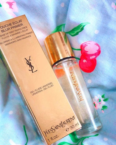 口コミも高評価✨(3枚目に動画有！)
#ysl #イヴサンローラン 
#ラディアント タッチ ブラープライマー

『崩れない』『下地の下地』と言われていて
気になったのでこの夏ついに購入！

透明でゴー