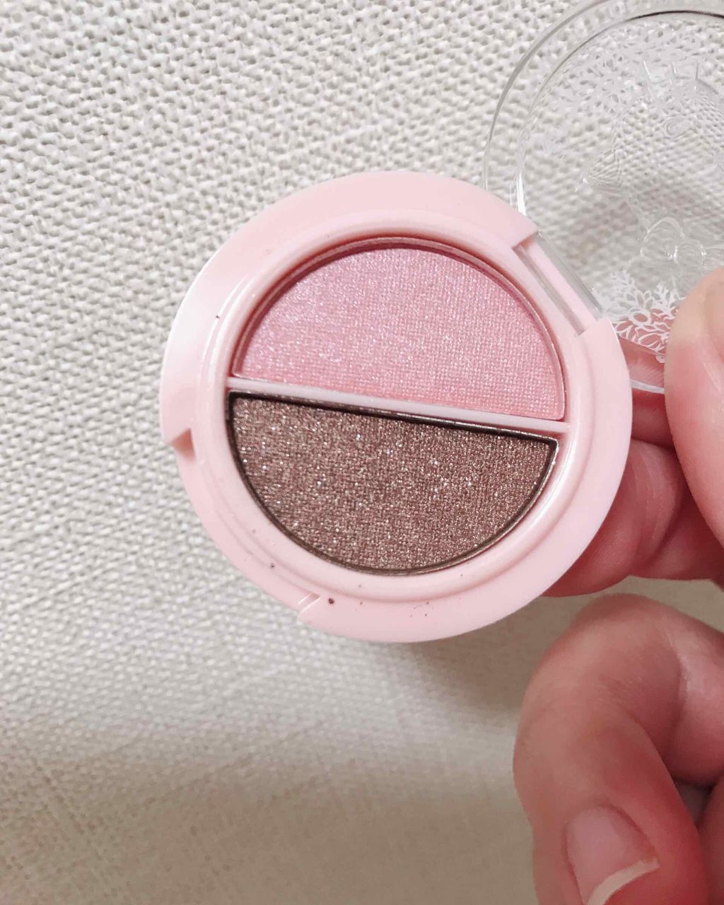 パウダーアイシャドウ ブルーミングキティ/DAISO/アイシャドウパレットを使ったクチコミ（3枚目）