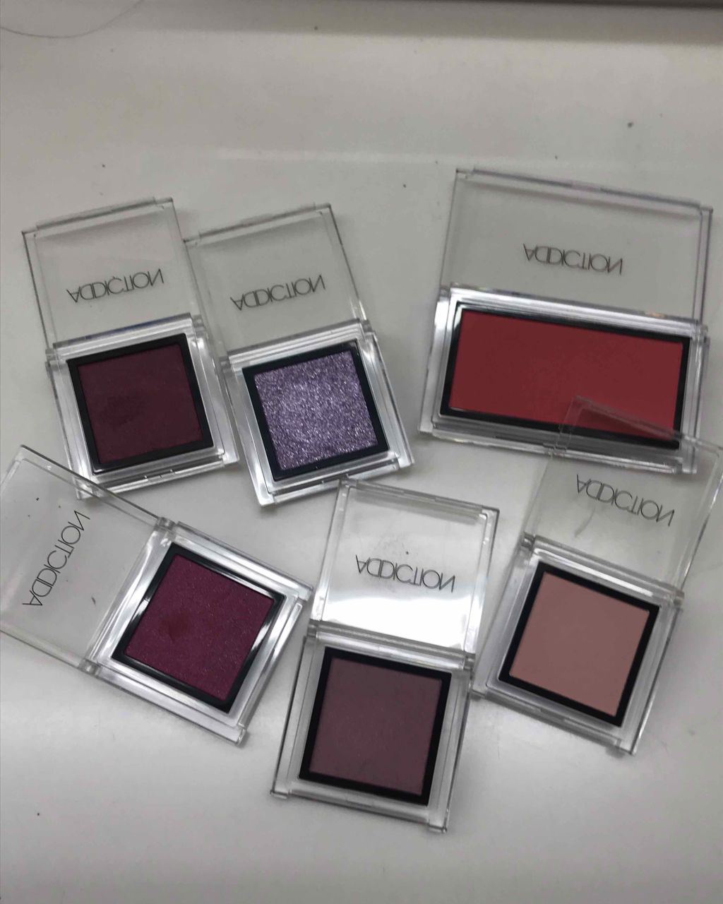 今日のメイク💄

今日はようやく限定だったアディクションのアイシャドウとブラッシュを使いました！

まず、粉質の良さにビックリ‼️しっとりしていてラメもキラキラとても美しいです！

春の限定色も夏の限定色も関係なく、これでもか‼︎とピンク