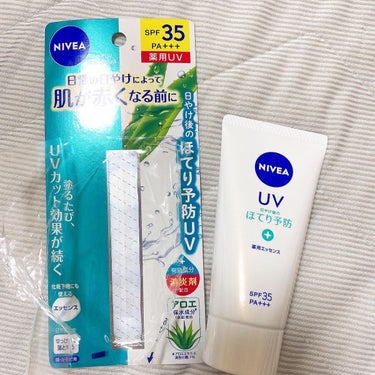 
ニベアUV 薬用エッセンス［医薬部外品］
．
．

SPF35・PA＋＋＋
．

．

●日やけ後のほてりを防ぐ
植物由来の消炎剤（有効成分）：グリチルリチン酸ジカリウム配合
．
．

顔・からだ用。