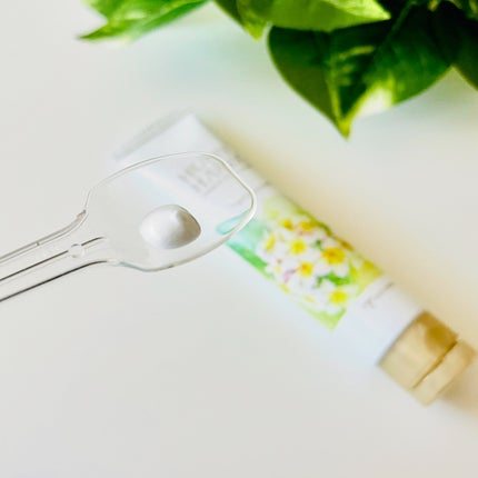 大人のハンドバーム ロイヤルプルメリアの香り/ハリーハリー/ハンドクリームを使ったクチコミ(4枚目)