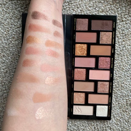 ボーン ディス ウェイ ザ ナチュラル ヌード アイシャドウ パレット/Too Faced/アイシャドウパレットを使ったクチコミ(2枚目)