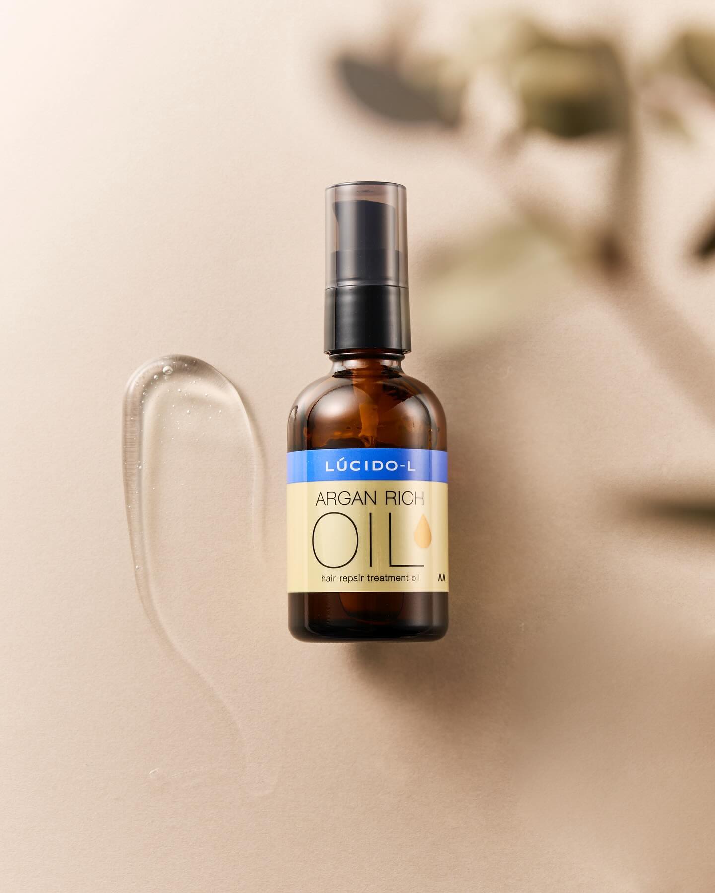 アルガンオイル*を配合し
しっとりまとまるのにベタつかない
ルシードエルのオイルトリートメント🫒

ジェルタイプは
髪のダメージが気になる方や
髪のうねり・くせが気になる方にオススメです◎

.
*アルガニアスピノサ核油(保湿)

#ルシ