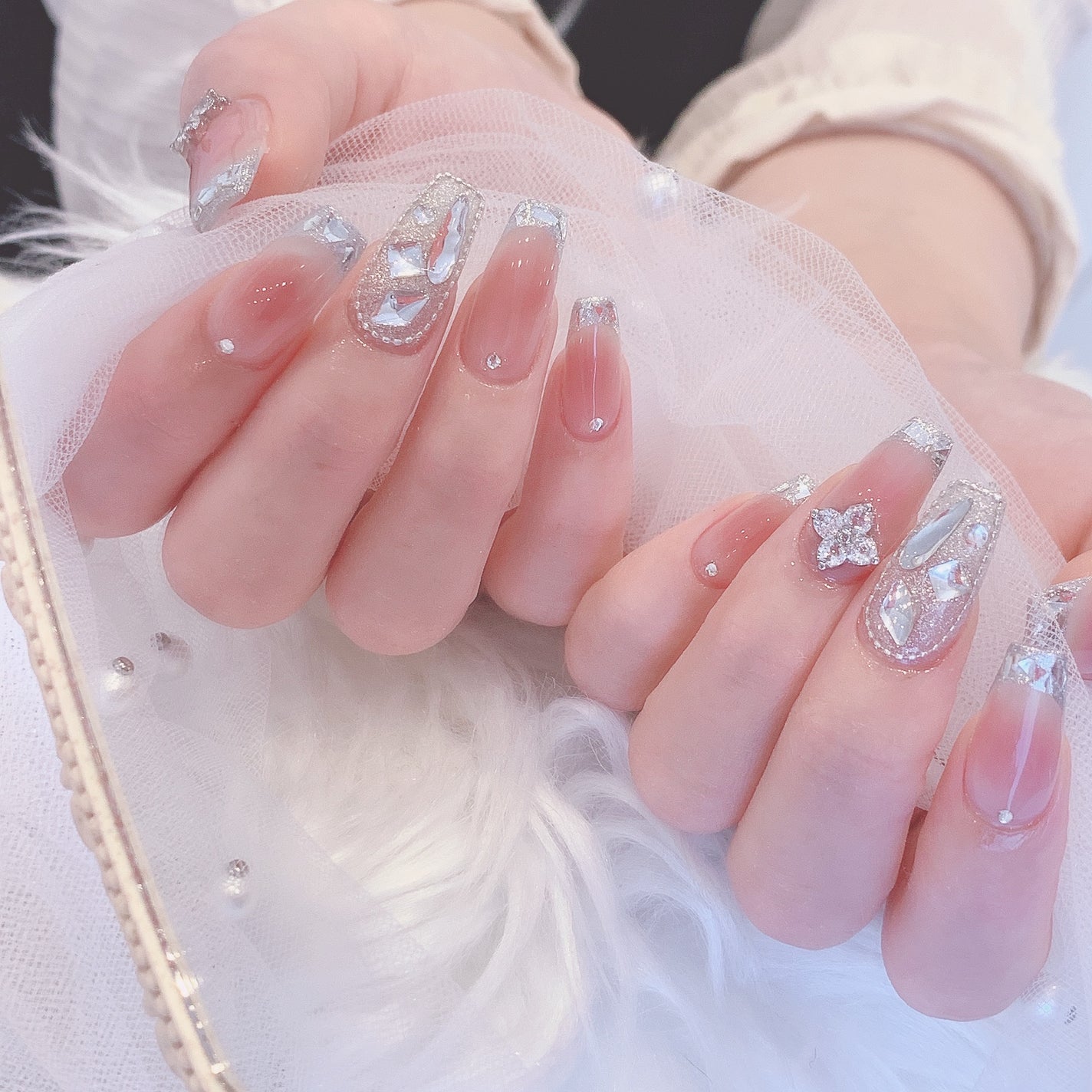 m. on LIPS 「今月のネイル💅✨ホワイトデーも終わったので、春意識のチークネイ..」(1枚目)