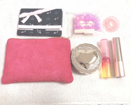 コンビニック セレクティ あぶらとりフィルムのクチコミ「こんにちは꒰⌯͒•·̫•⌯͒꒱☆*。
今回は普段わたしが持ち歩いているポーチのなかみを投稿しよ.....」(2枚目)