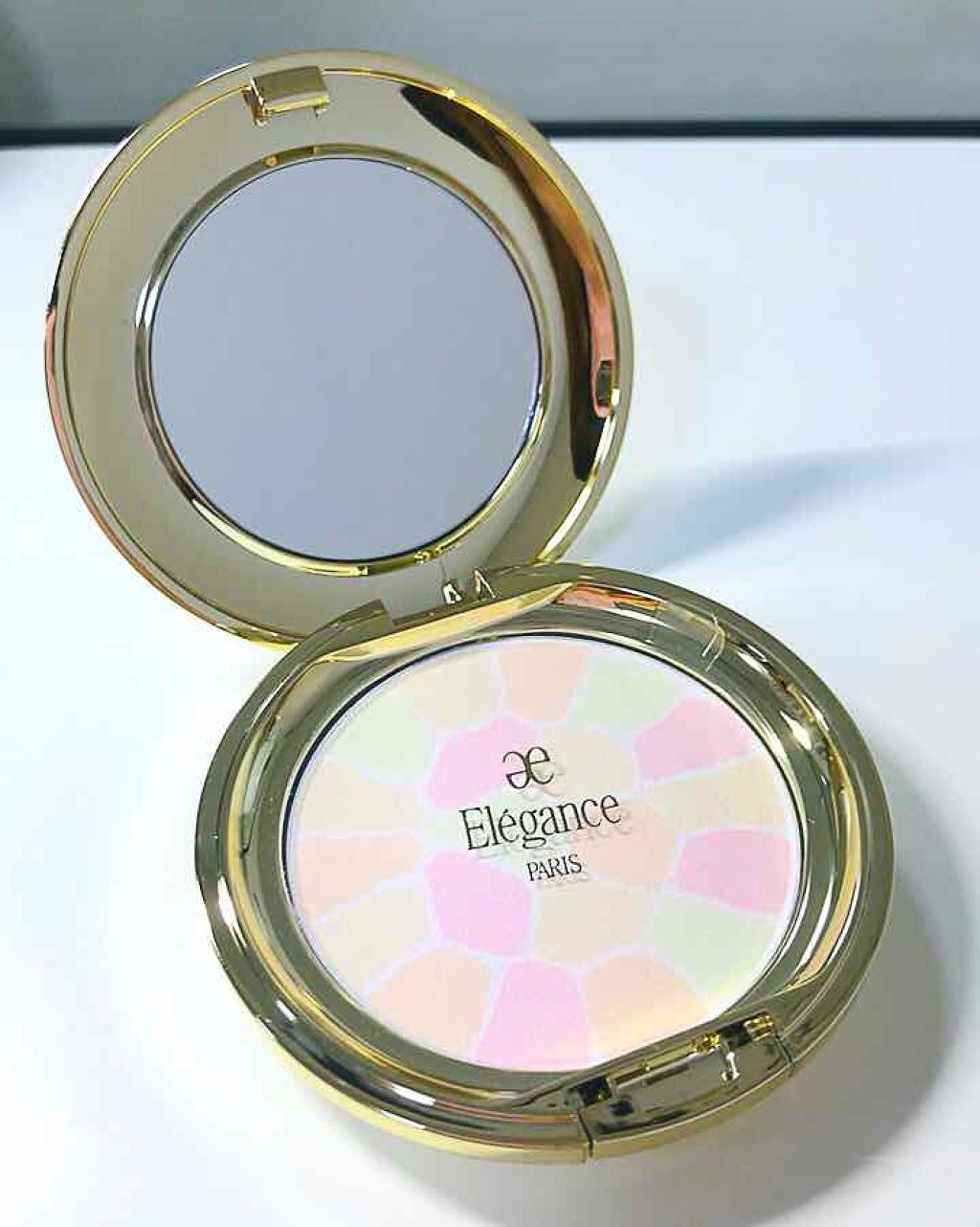 ラ プードル オートニュアンス/Elégance/プレストパウダーを使ったクチコミ(1枚目)