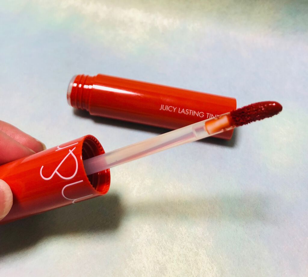 ジューシーラスティングティント/rom&nd/リップティントを使ったクチコミ（2枚目）