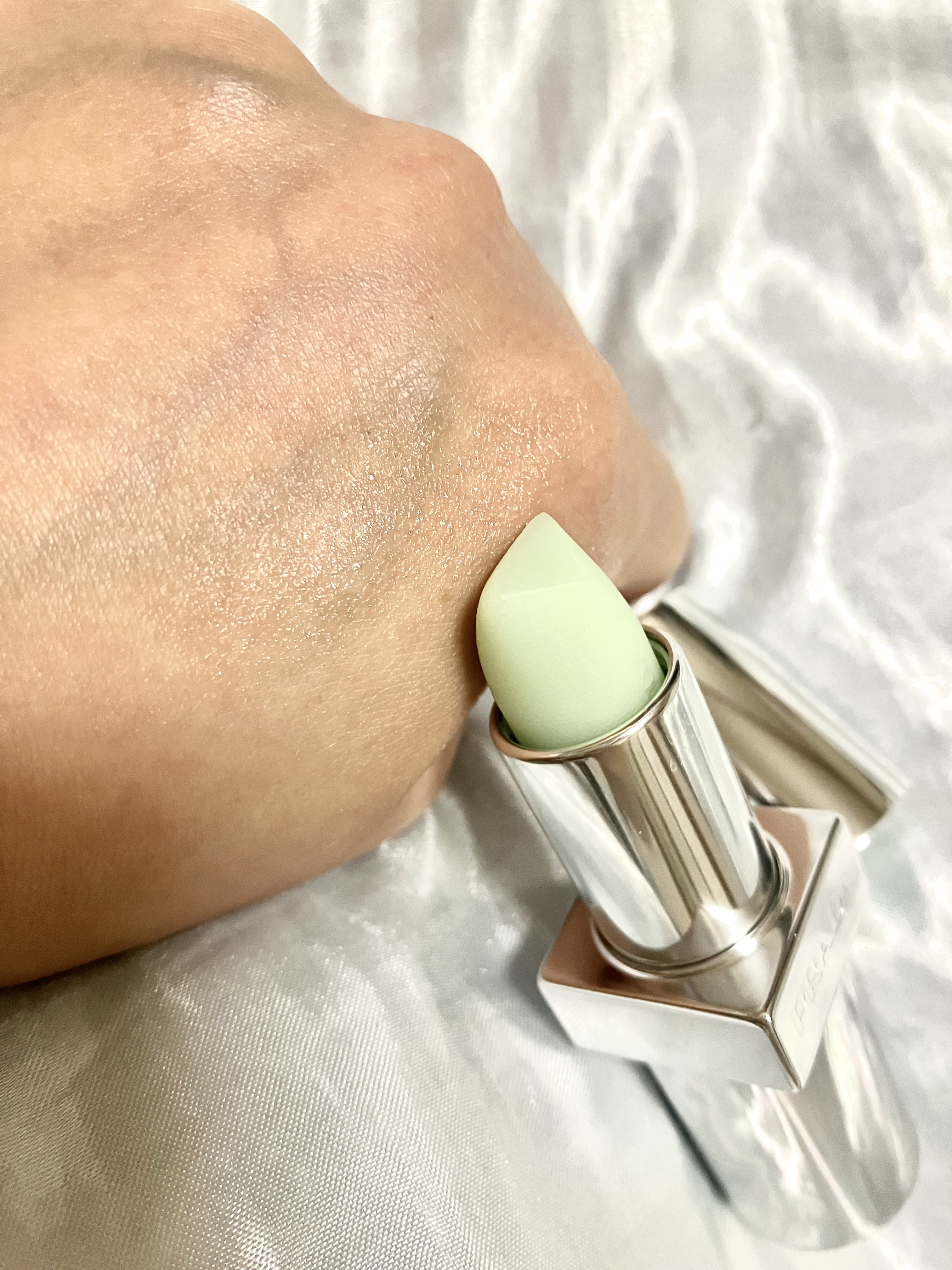 リップ バーム オプティマイジング ケア/PRADA BEAUTY/リップバームを使ったクチコミ（3枚目）