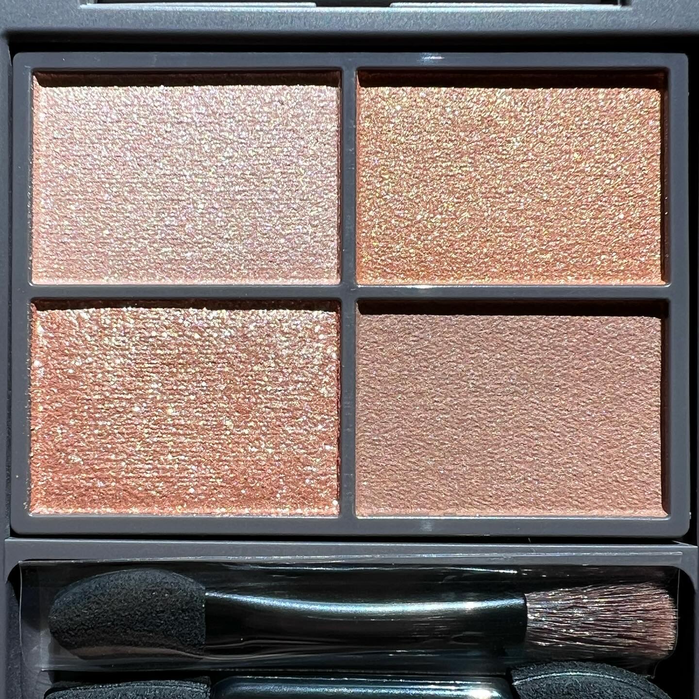 アンノウンアイズ 03 PLAY AMBER（プレイアンバー）/STEIASUR（ステイアシュール）/アイシャドウパレットを使ったクチコミ（3枚目）