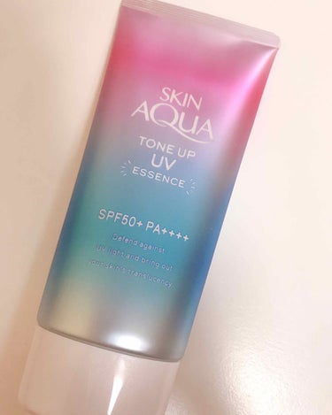 SKIN AQUA TONE UP UV essence SPF50+ PA++++  顔・からだ用 80ｇ 740円 です💗 この日焼け止めは ピンク💗×ブルー💙=パープル💜 のクリーム💫 透明感が出