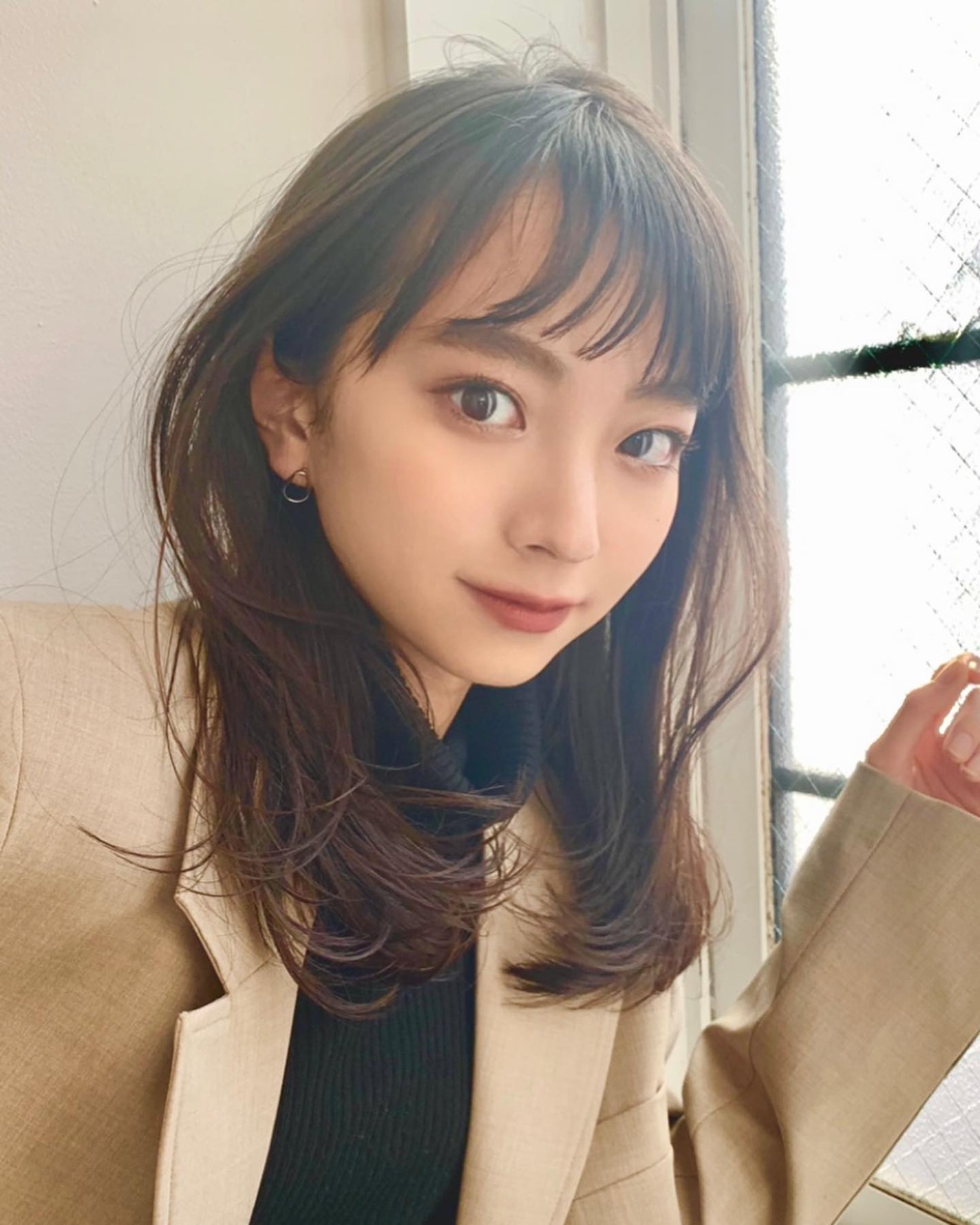 HARUNA on LIPS 「.バランスが大事な"前髪カット"✨.前髪カットと顔周りの作り方..」(2枚目)