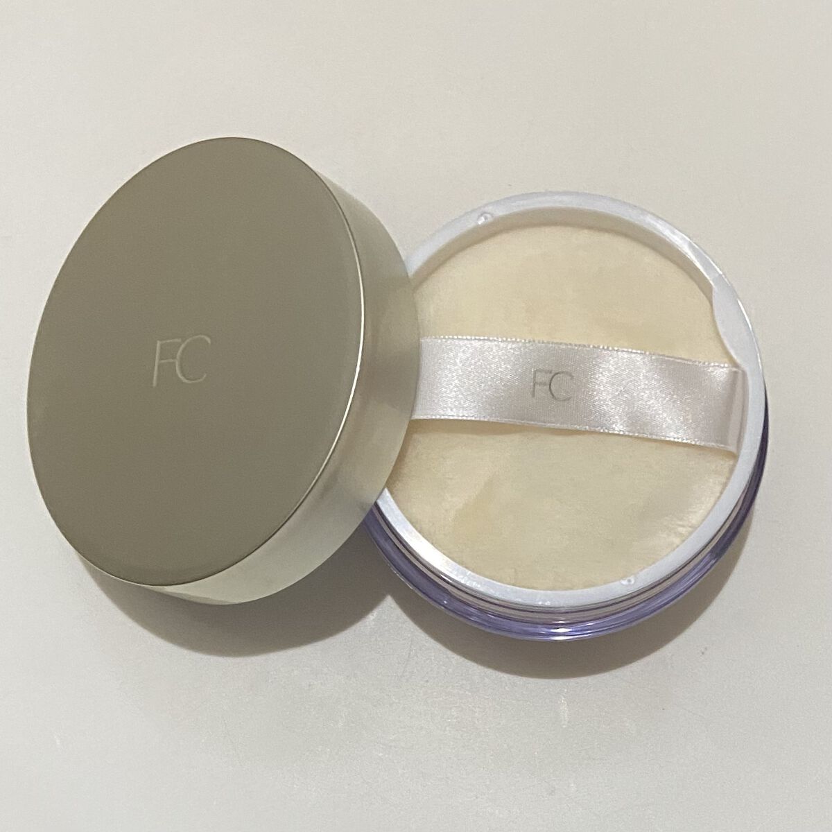 フィニッシュパウダーケース 中ブタ付｜ファンケル他、1商品を使った