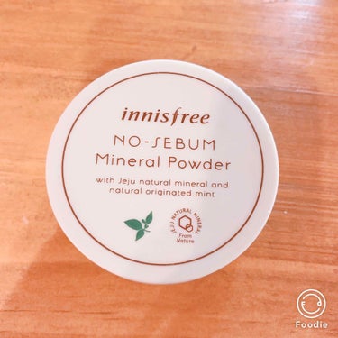 Innisfree セバムコントロール ミネラルパウダー

これめちゃくちゃ安い！！

私は鼻周りだけ油分とか出てくることあって
これを鼻周りにだけ塗ったらサラサラになる😉

白い粉やから色とかも付かへ