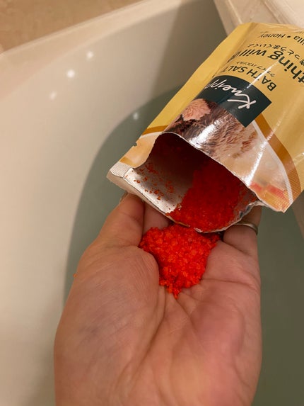 クナイプ バスソルト バニラ&ハニーの香り/クナイプ/無機塩系入浴剤を使ったクチコミ(3枚目)