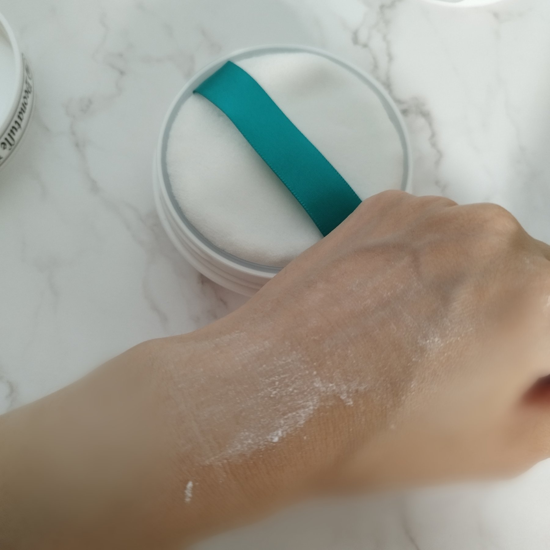 薬用さらさらデオドラントパウダー/デオナチュレ/デオドラント・制汗剤を使ったクチコミ（2枚目）