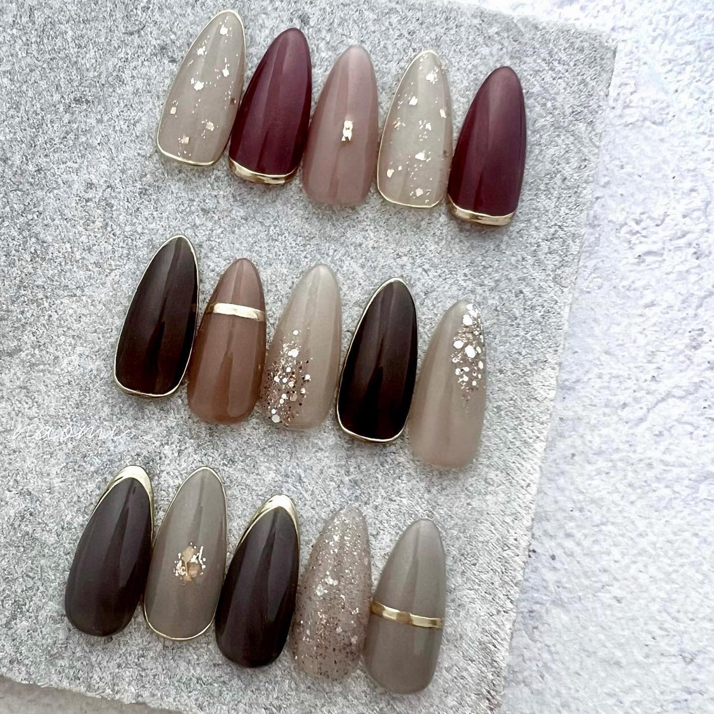 naomi on LIPS 「秋nail♡#シンプルネイル#グリッターネイル#ブラウンネ..」(1枚目)