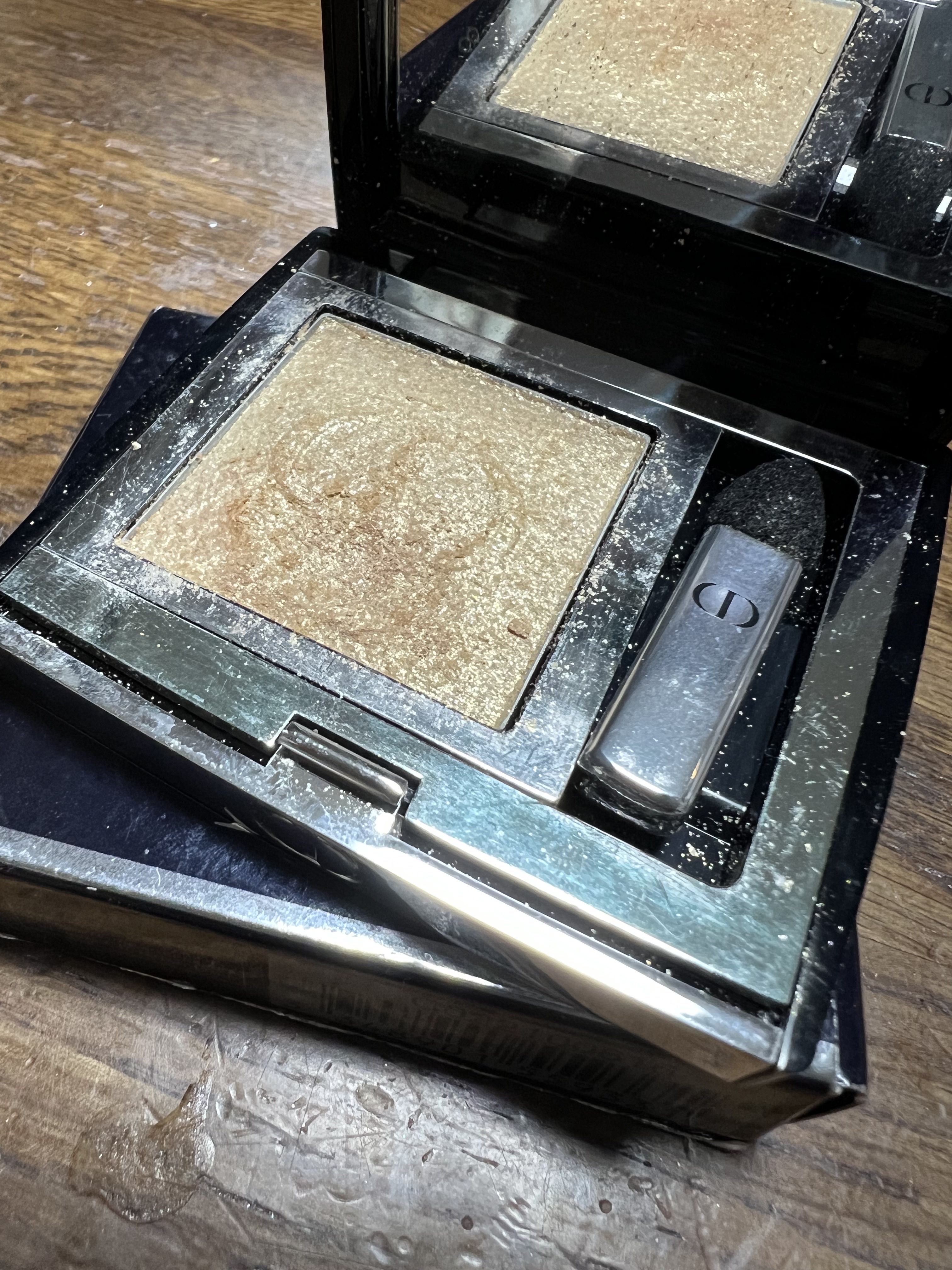 モノ クルール クチュール 616 ゴールド スター/Dior/単色アイシャドウを使ったクチコミ（2枚目）