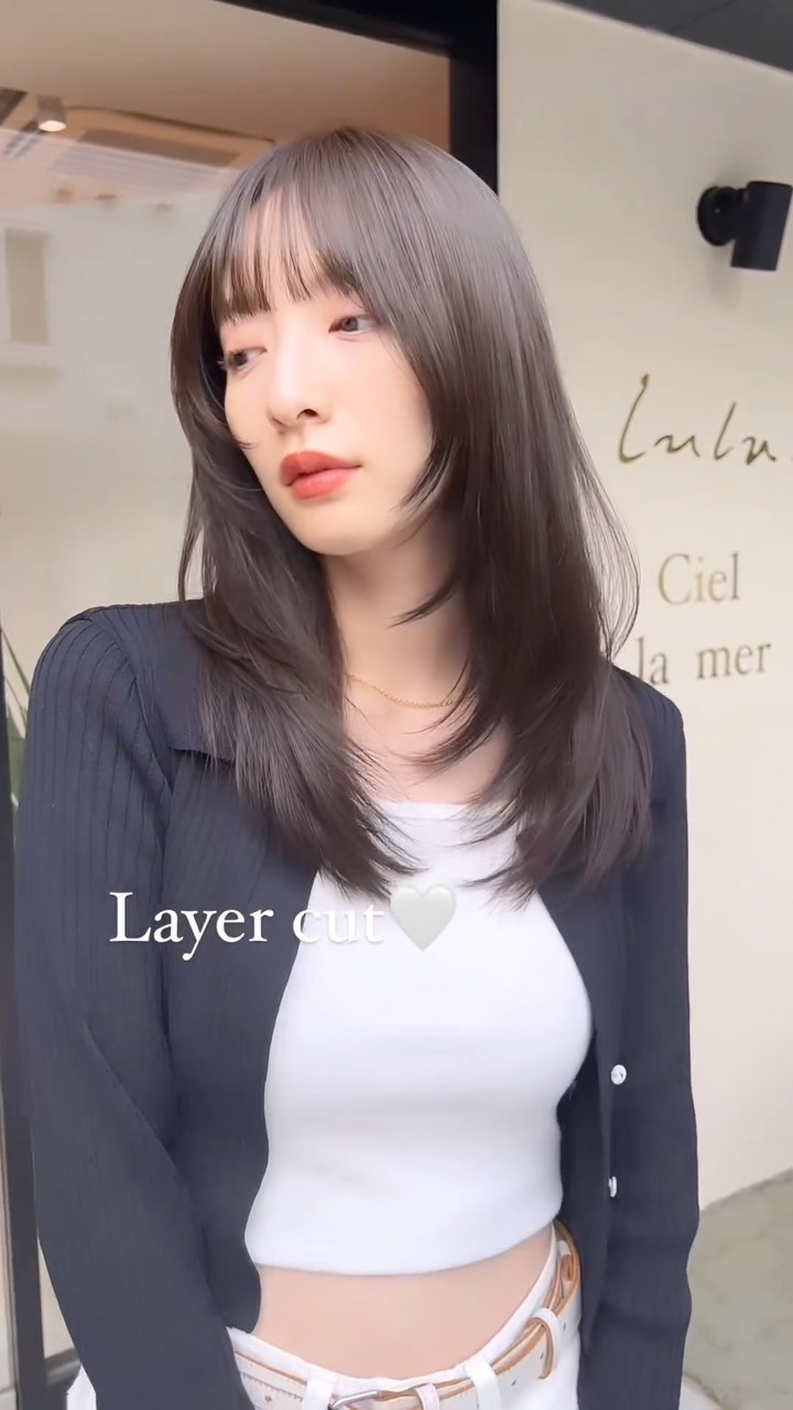 人気スタイル🤍
鎖骨辺りのレイヤーでまとまりやすく、
顔周りはしっかり繋げて、おしゃれな
レイヤースタイルに😍⭐️
#レイヤーカット

カラーは透明感抜群な
#オリーブアッシュ