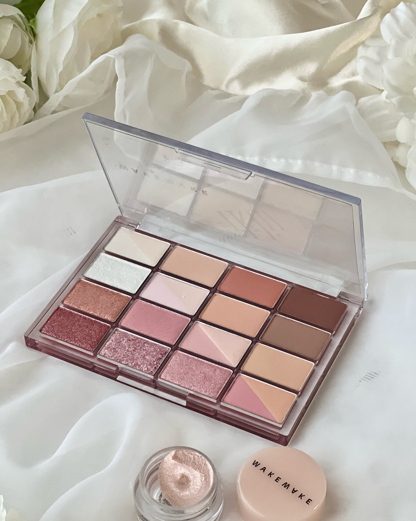 ソフトブラーリングアイパレット/wakemake/アイシャドウパレットを使ったクチコミ(3枚目)