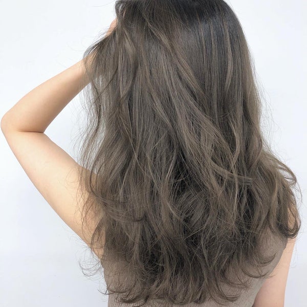 カーキグレージュのロングヘア