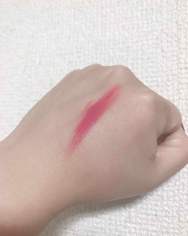 紹介するのはレブロンのキスプランピング リップクリーム 530 PEONYBUFF です🥰💄
リップクリームとのことで、色つきのリップクリームは唇が荒れるイメージなんですが、こちらは全然そんなことはない