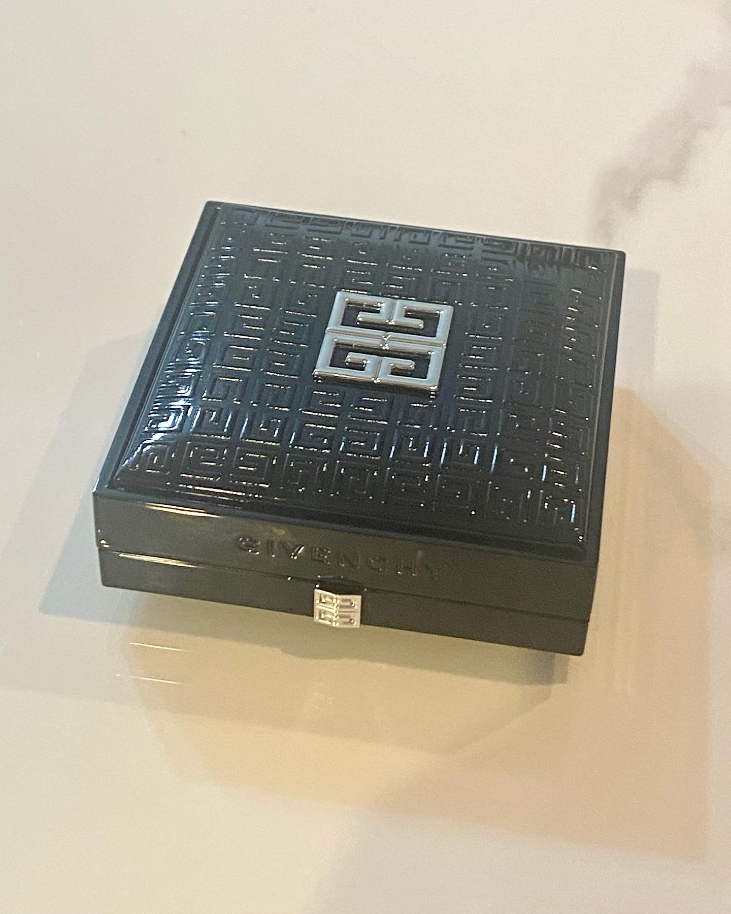 プリズム・リーブル・スキンケアリング・グロウ・クッション/GIVENCHY/クッションファンデーションを使ったクチコミ（3枚目）