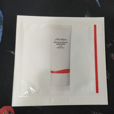 3月１日に発売された❗
SHISEIDO
エッセンス スキングロウ　プライマー
SPF25   PA++
30g　　　5,280円
SHISEIDOのカウンターでサンプルもらってきました。
下地と美容液