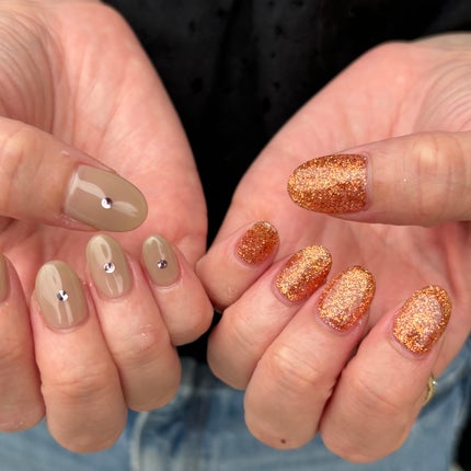 夏美🍉フォロバ on LIPS 「【秋もキラキラにしたい女子たちへ✨何色ラメが正解❓】秋に人気の..」(3枚目)