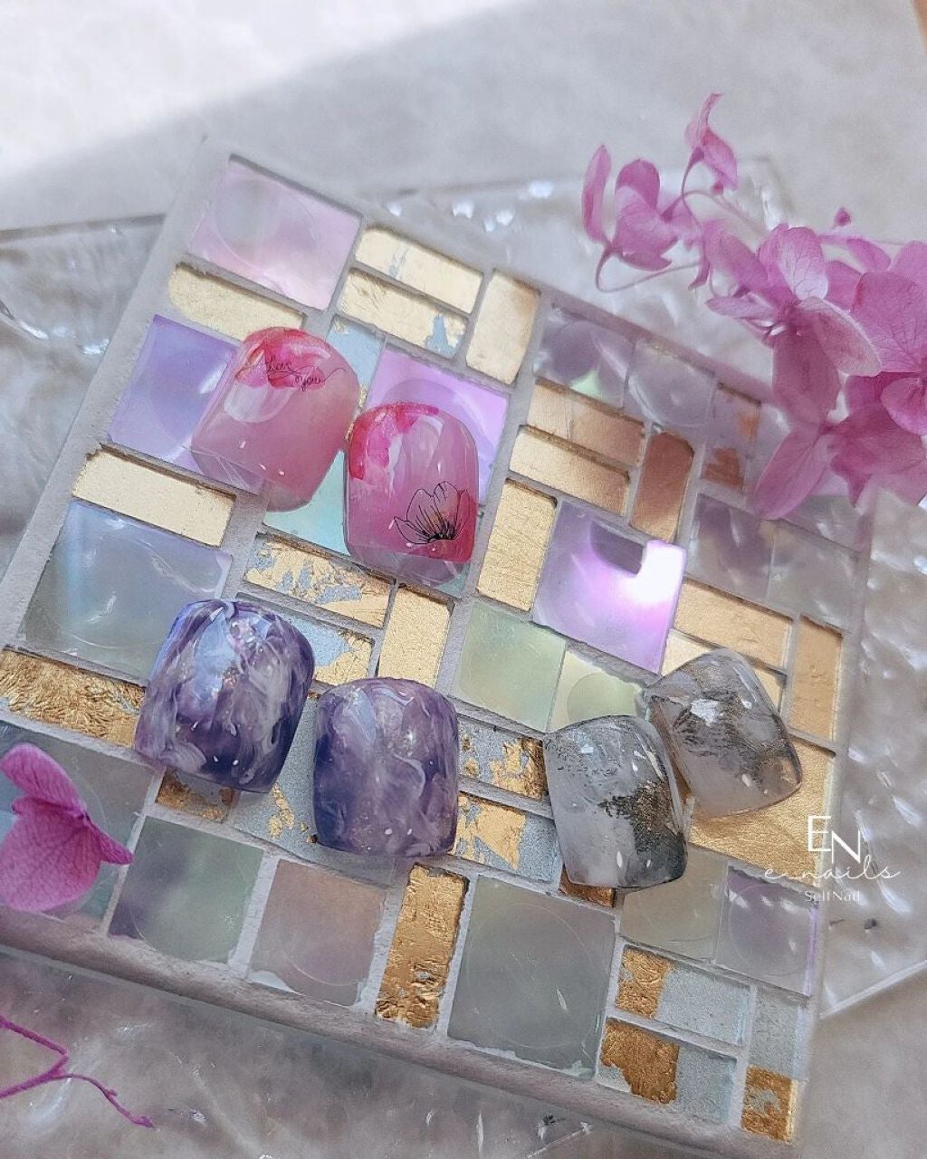 e_nails//フォロバ◎//ネイルとコスメ好きママ on LIPS 「夏限定🎐フットネイルチップ😊ゆるーく販売中‼️昨日ストーリーで..」(2枚目)