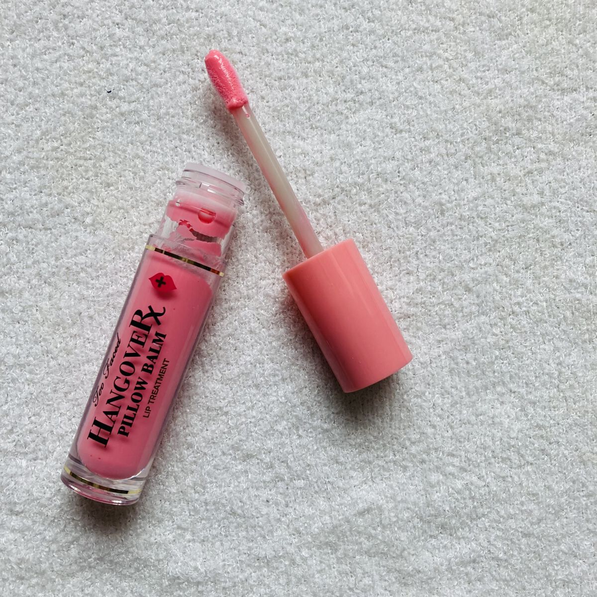 ～トゥー フェイスド ハングオーバー～ ピロー バーム リップ トリートメント/Too Faced/リップ美容液を使ったクチコミ（2枚目）