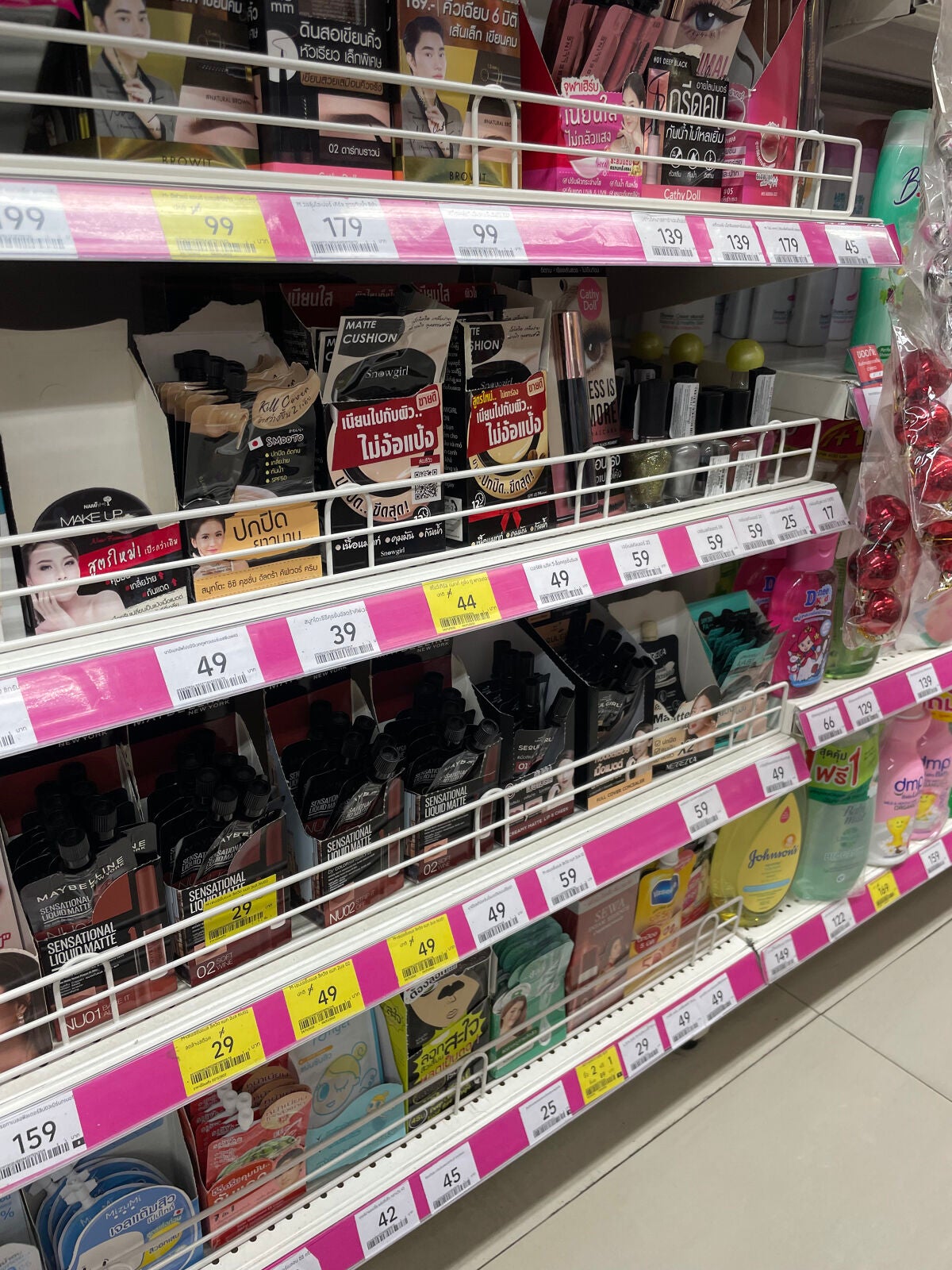 chika.beauty on LIPS 「今タイに来ています🇹🇭色んなものがパウチクッションの詰め替えも..」(2枚目)