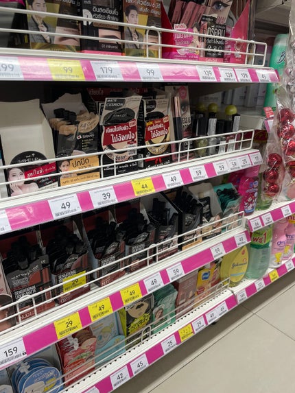 chika.beauty on LIPS 「今タイに来ています🇹🇭色んなものがパウチクッションの詰め替えも..」(2枚目)