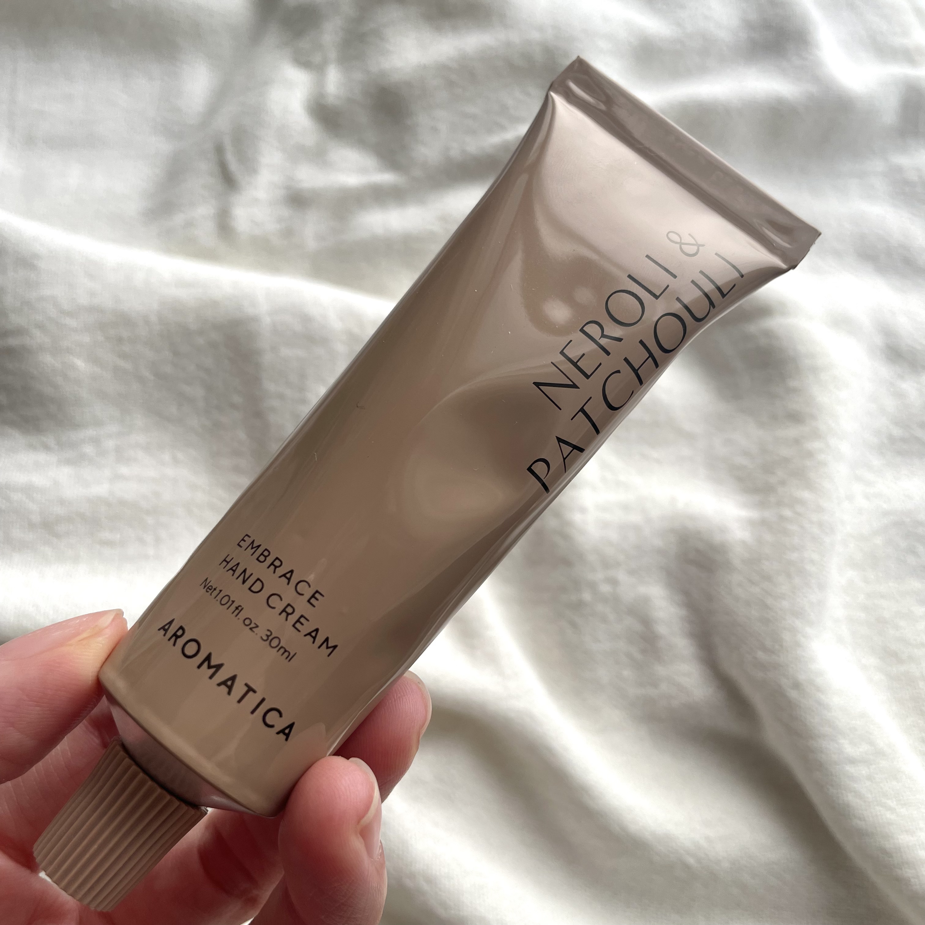 インブレイスハンドクリームネロリ＆ペチュリー/AROMATICA/ハンドクリームを使ったクチコミ（2枚目）